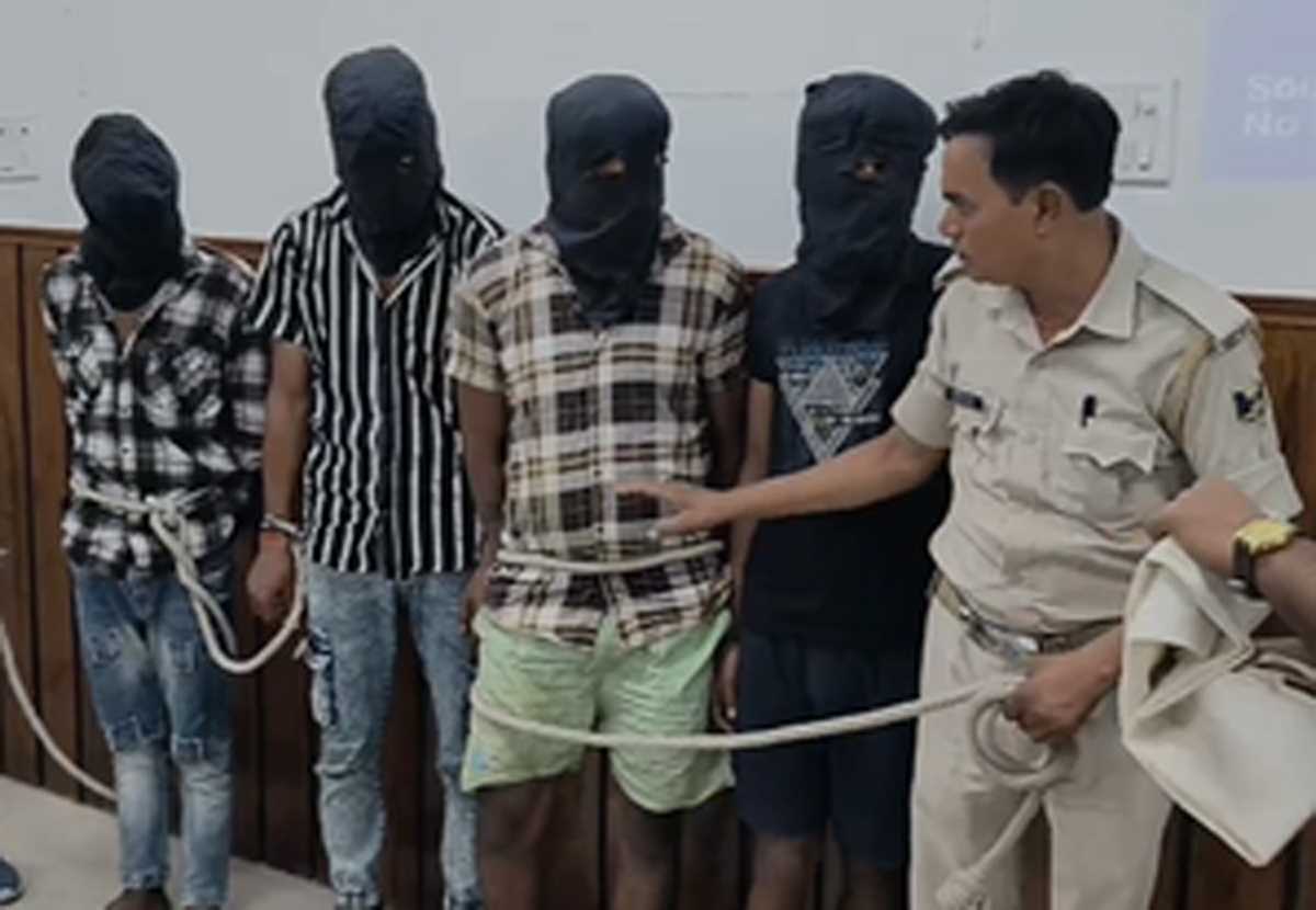 कैमूर पुलिस को मिली बड़ी कामयाबी, दो अलग-अलग मामले में 8 गिरफ्तार, हथियार जब्त